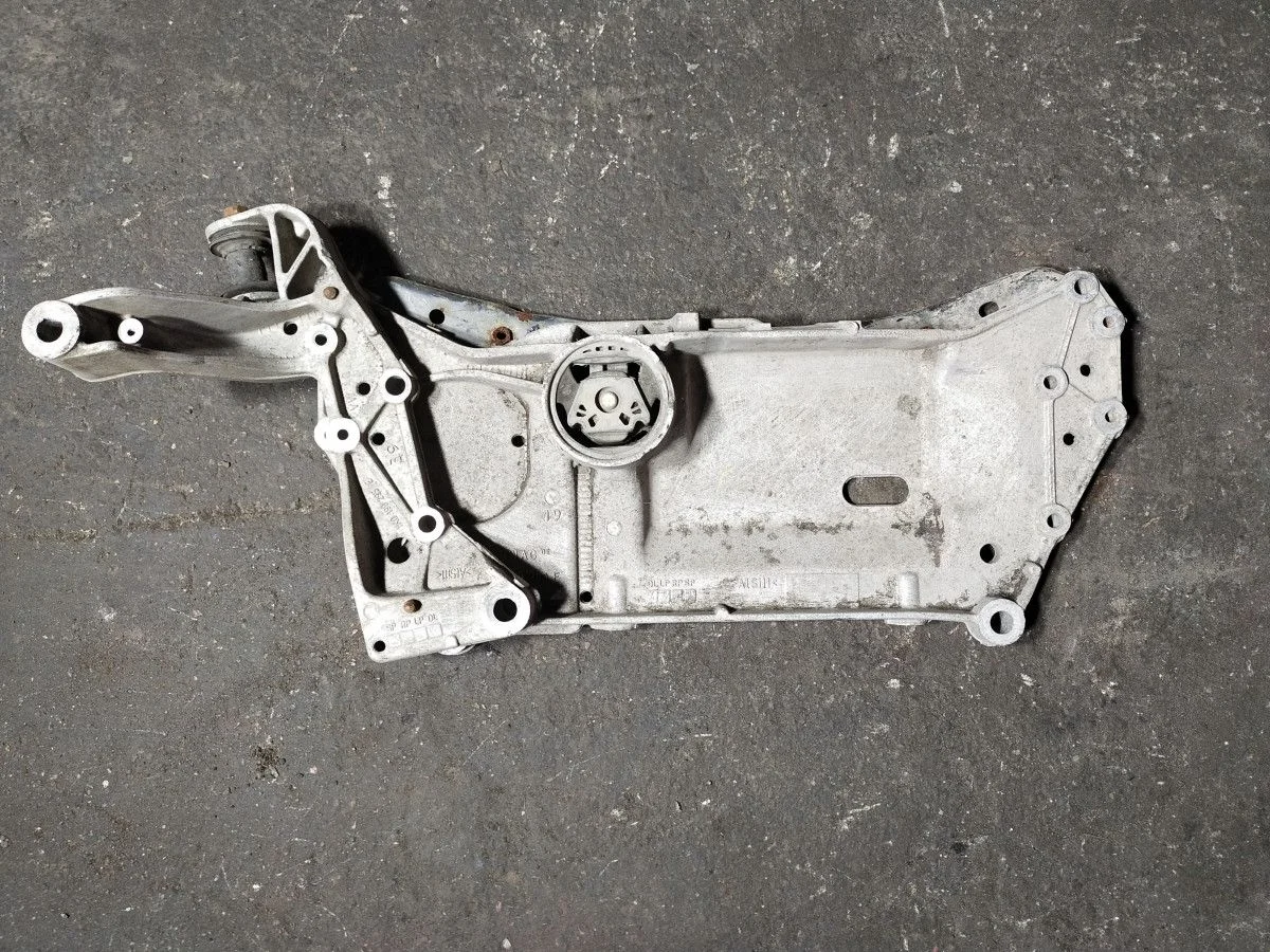 Подрамник Volkswagen Golf Plus