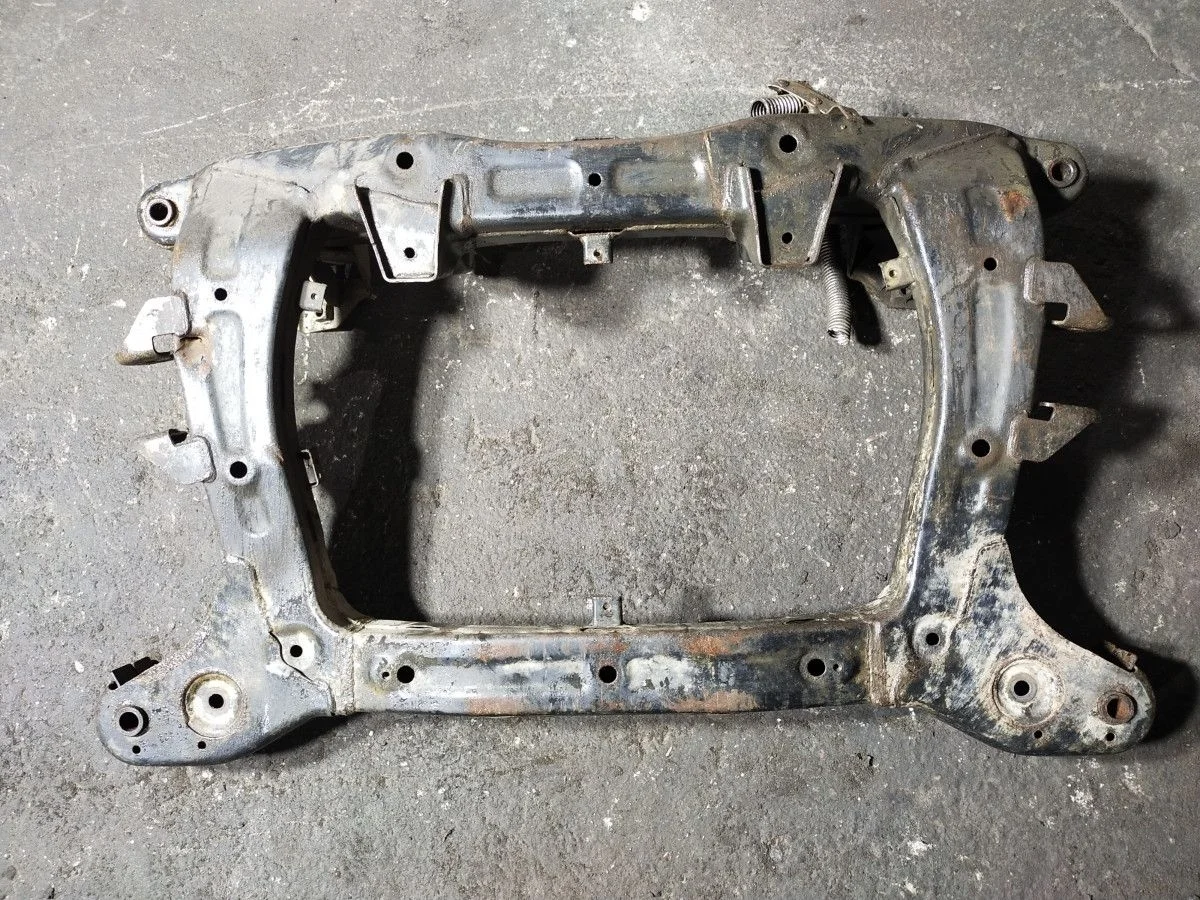 Подрамник Hyundai Starex