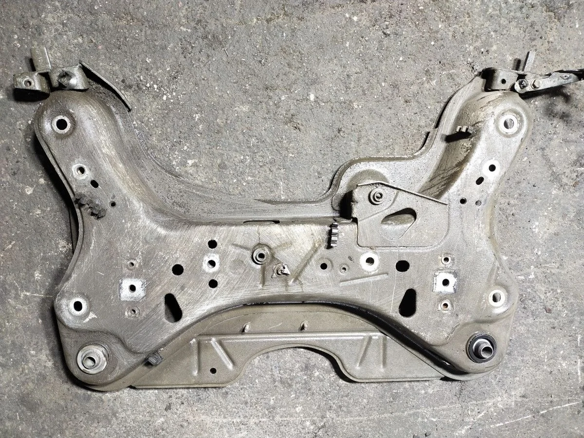 Подрамник Renault Laguna