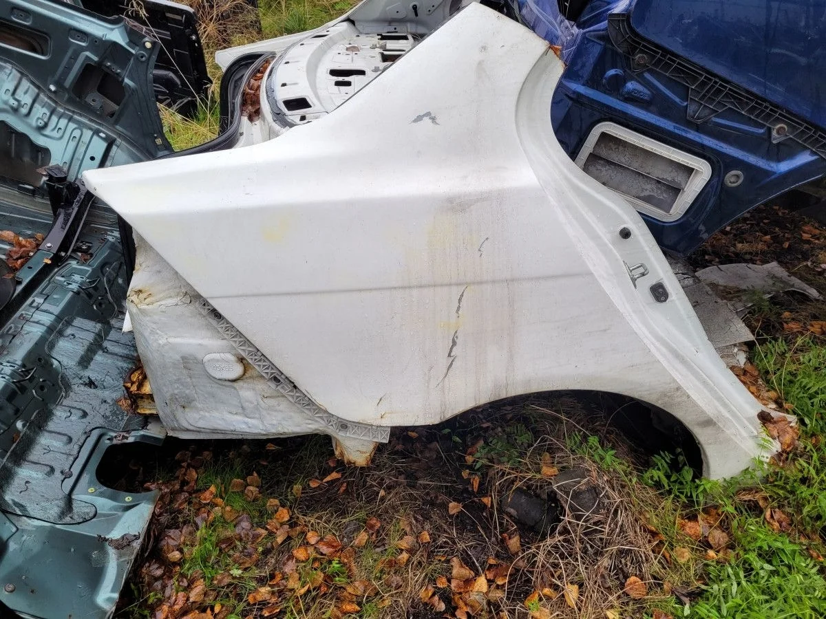 Крыло заднее правое на Lancer 10 седан