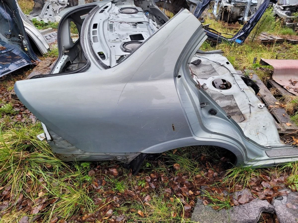 Крыло заднее правое на Nissan Almera B10