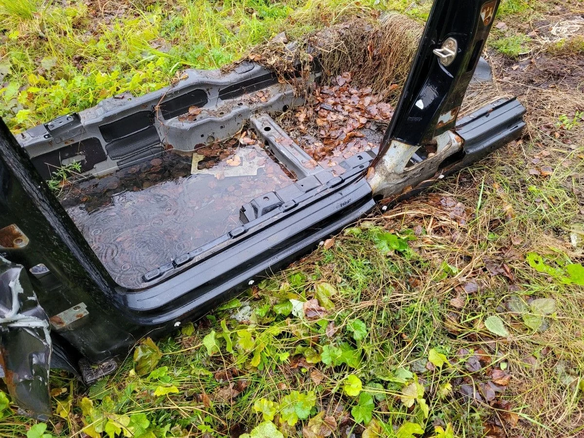 Порог левый+стойка(на части) на VW Passat B6