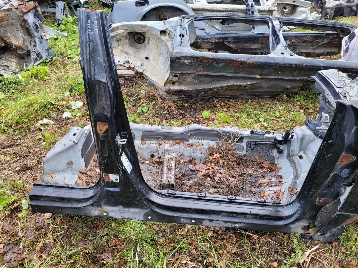 Порог правый на VW Passat B6 универсал