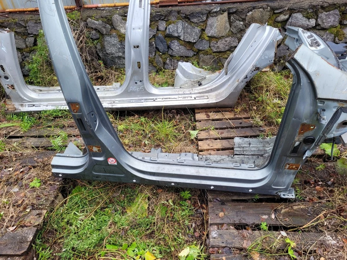Порог правый+стойка на VW Passat B6