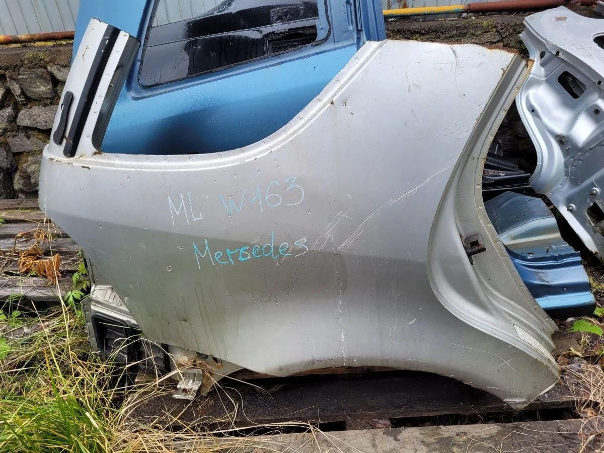 Крыло заднее правое на Mercedes ML W163