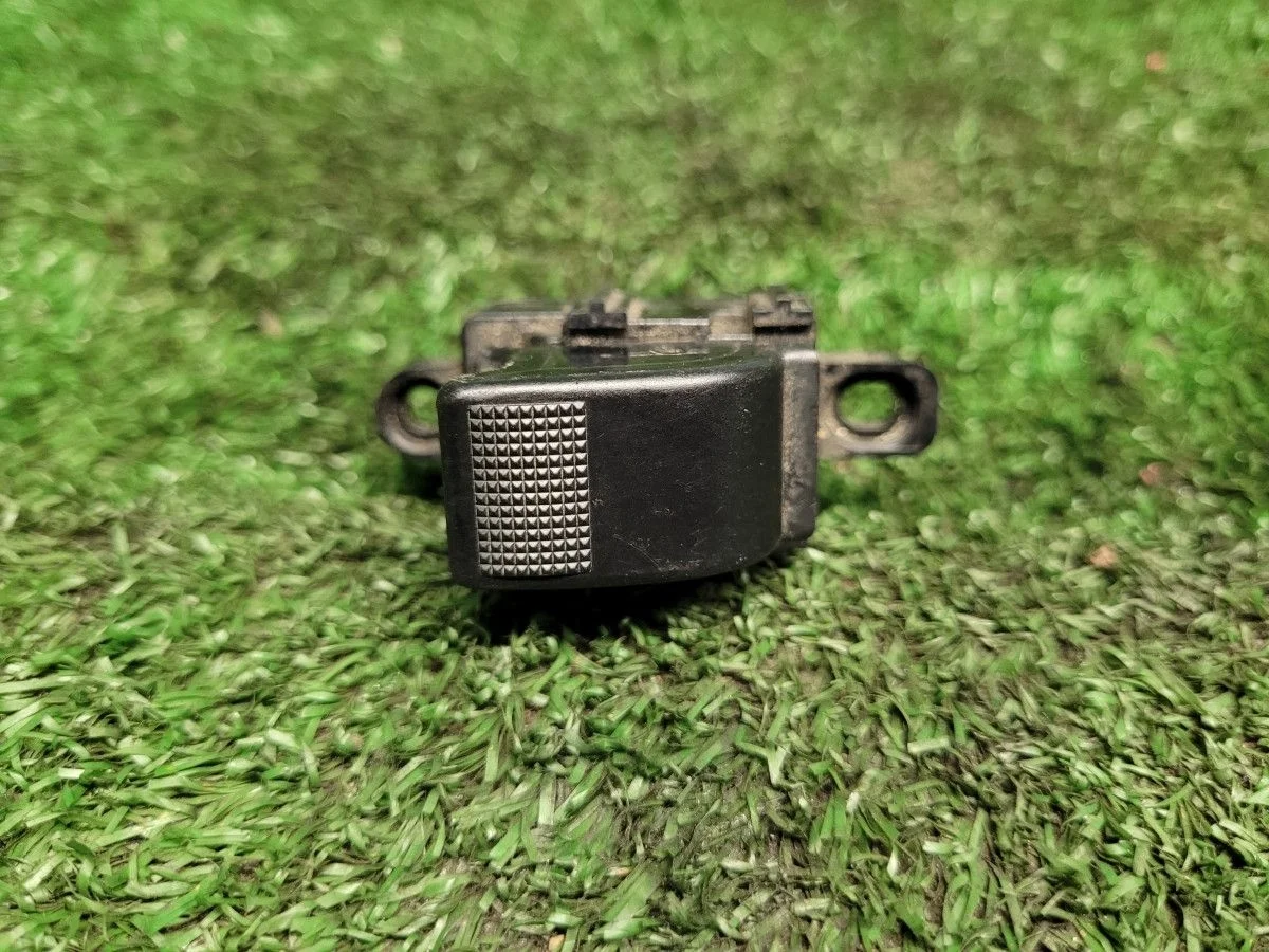 Кнопка стеклоподъёмника Mazda Premacy