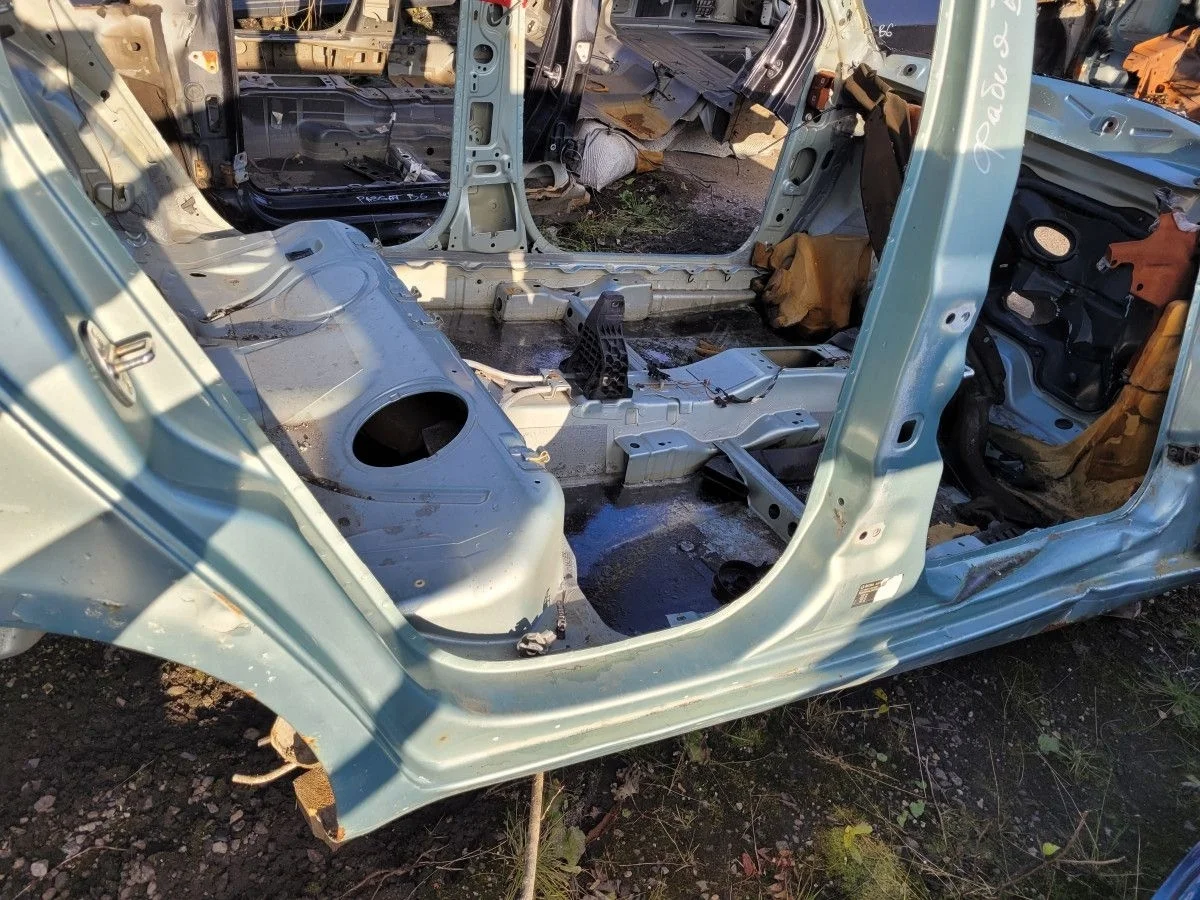 Порог правый+стойка на Fabia 2 2012 1.2 хэтчбек