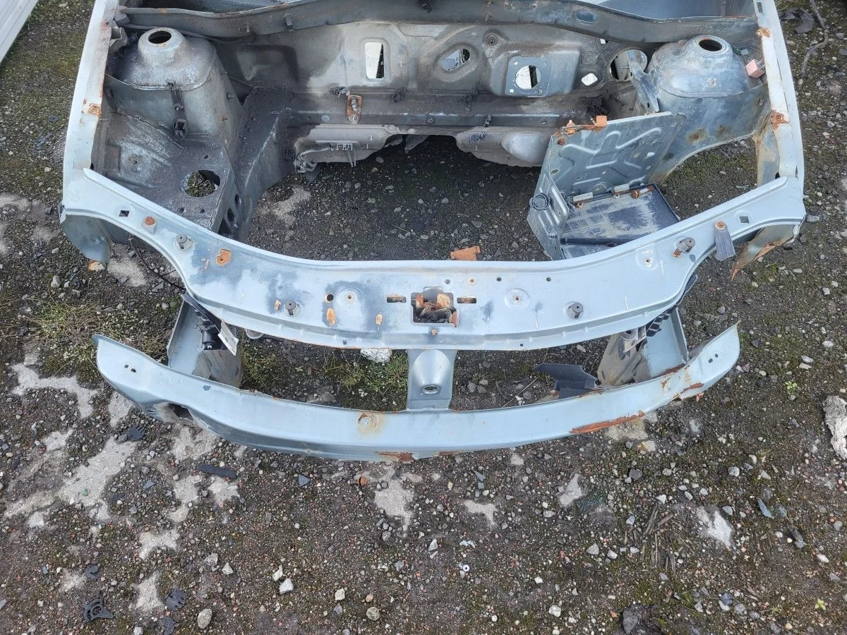 Рамка радиатора на Logan 1 2011 1,6