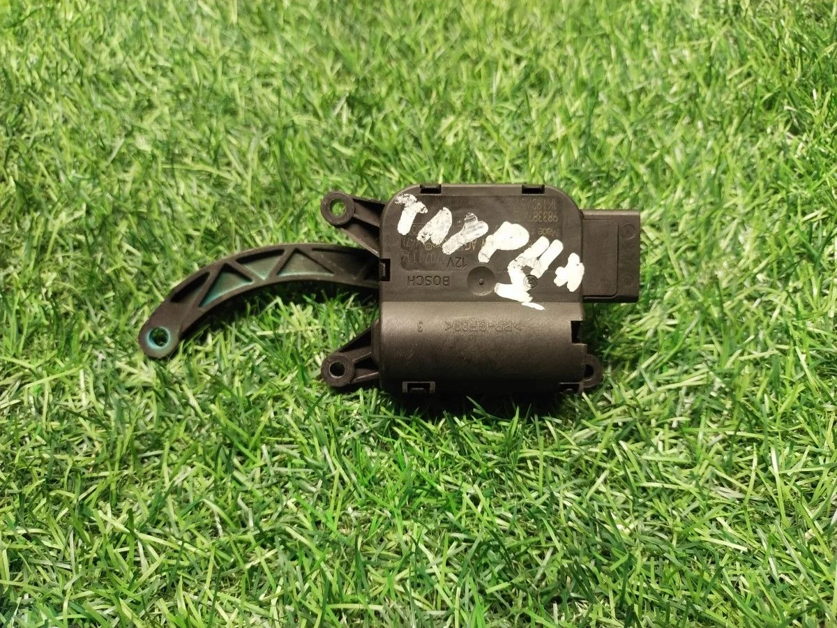 Моторчик заслонки отопителя Volkswagen Touran