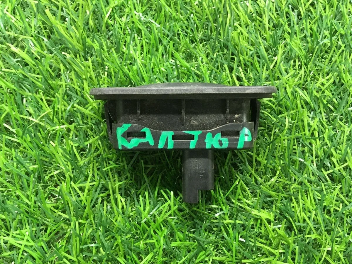 Кнопка открывания багажника Renault Captur 1