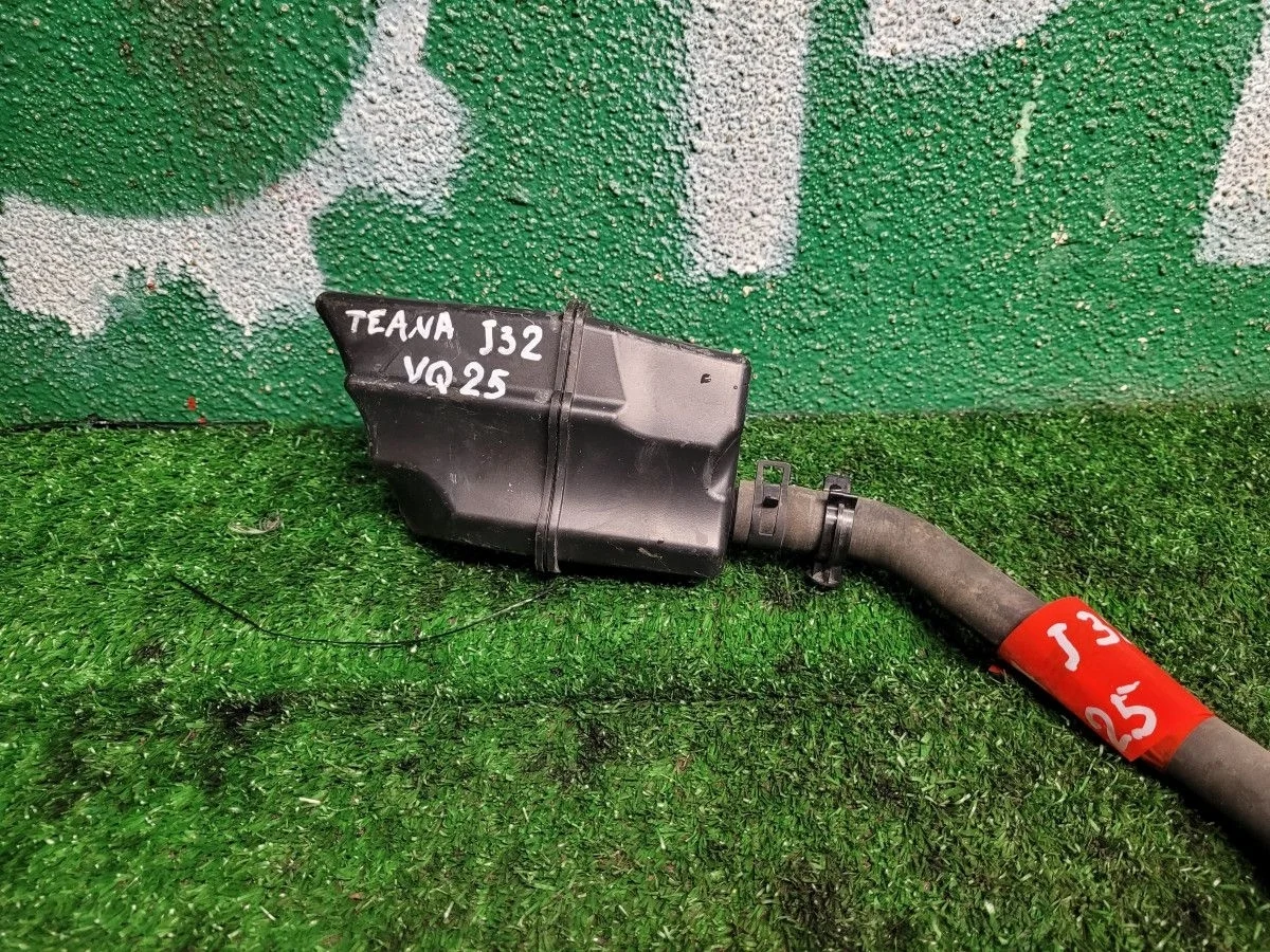 Резонатор воздушного фильтра на Nissan Teana J32