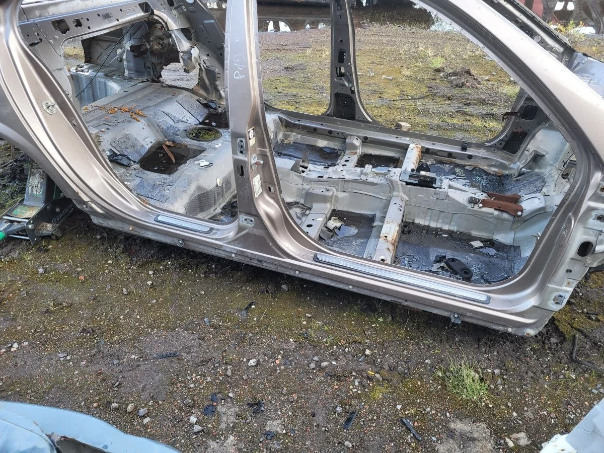 Порог правый стойка на Nissan Primera P12 1.6 2007