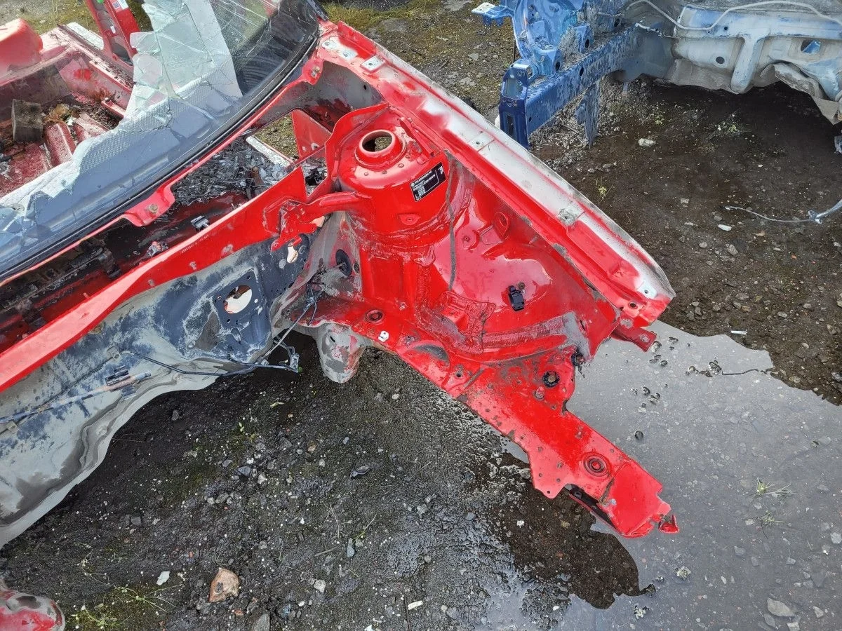 Лонжерон левый на Golf 4 хэтч