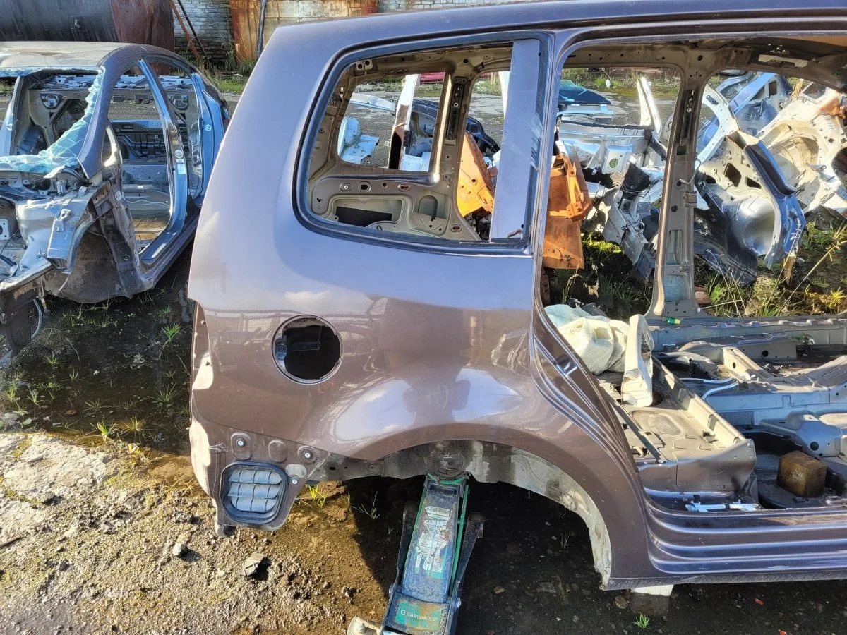 Крыло заднее правое на VW Touran 1 2011 1.2