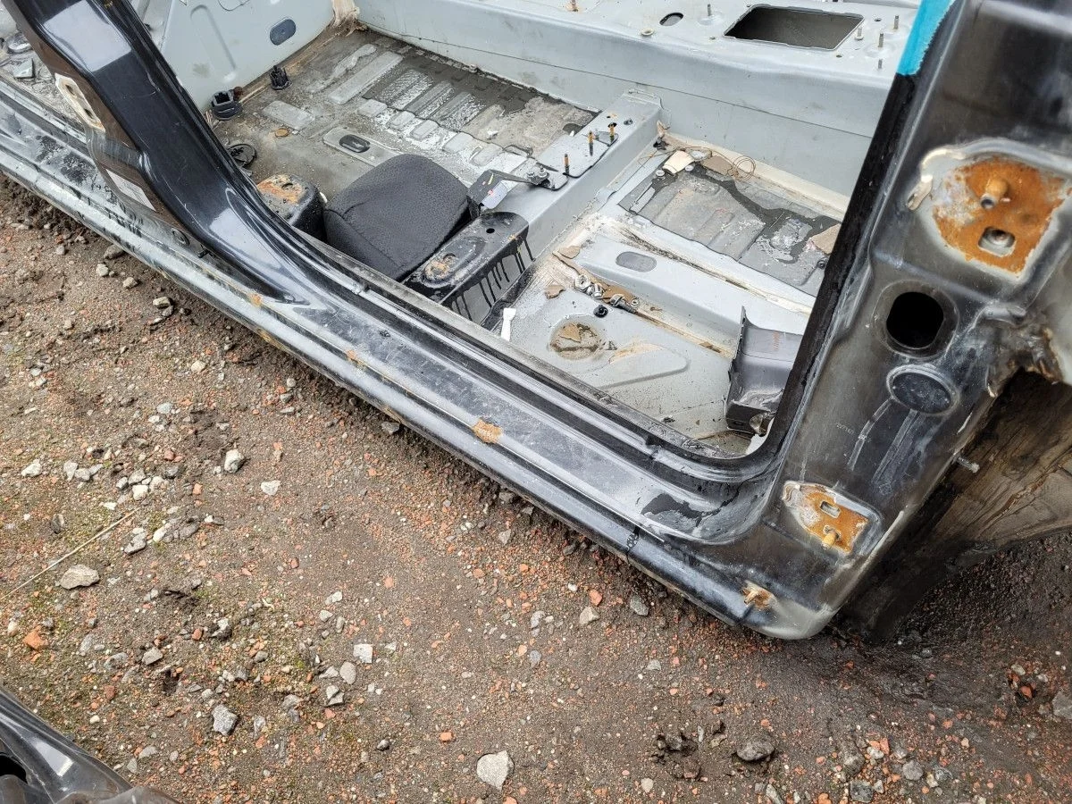 Порог правый со стойкой на Duster 2014 1.6