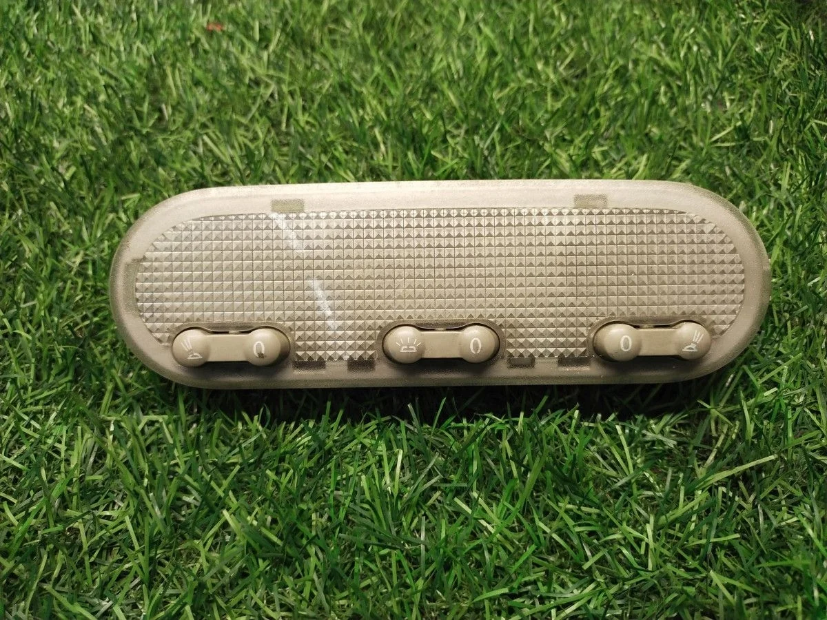 Плафон подсветки салона Renault Megane