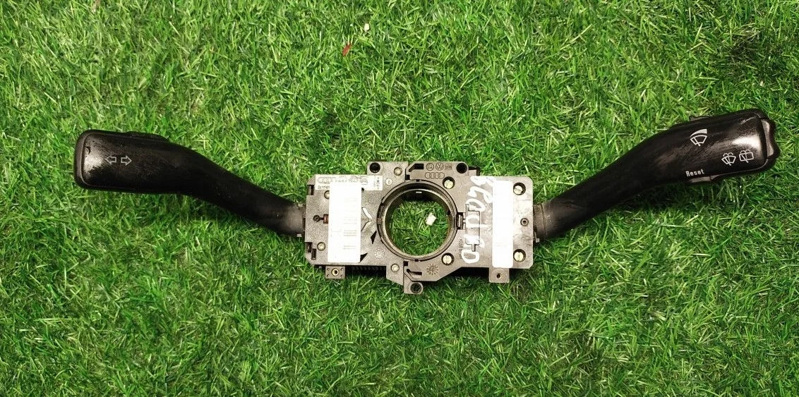 Переключатель поворотов и дворников Audi A6 (C5)