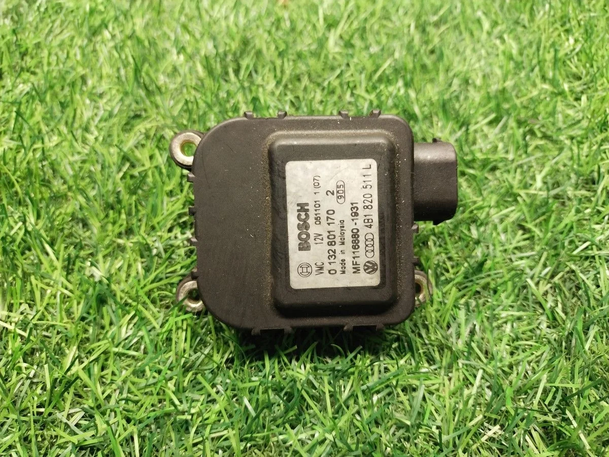 Моторчик заслонки печки Audi A6