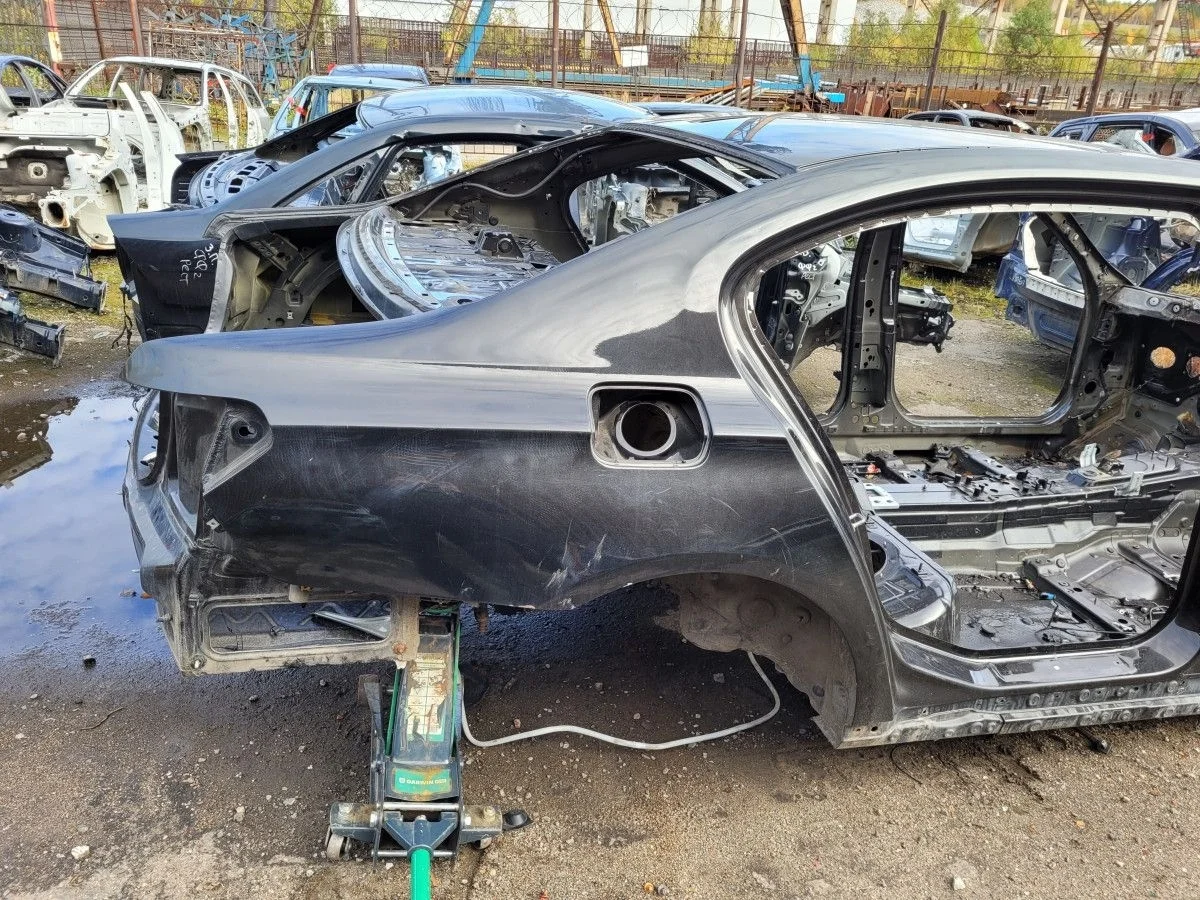Крыло заднее правое на BMW 750Li Xdrive 4.4 2010