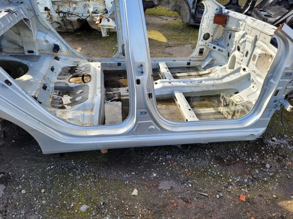 Порог правый со стойкой на Solaris 2014