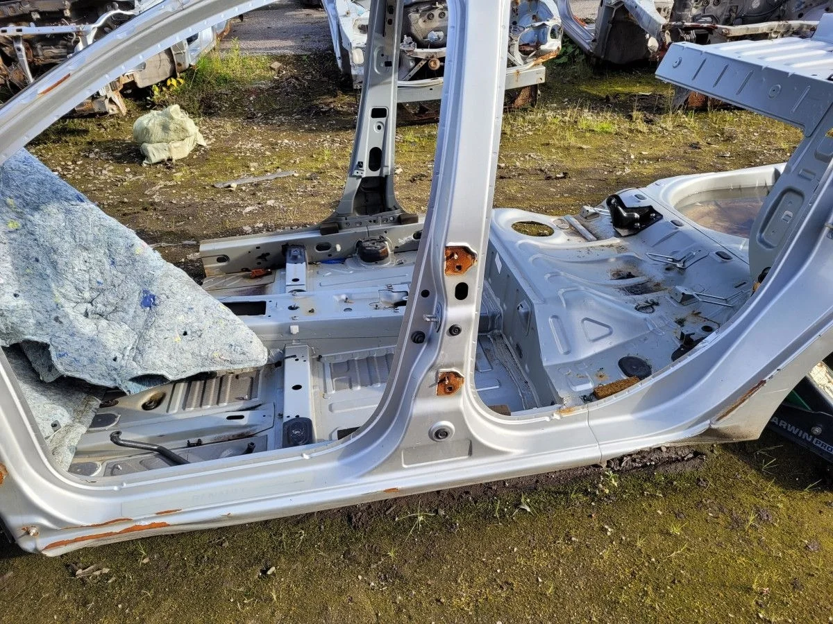 Порог левый со стойкой на Renault Logan 2 2018