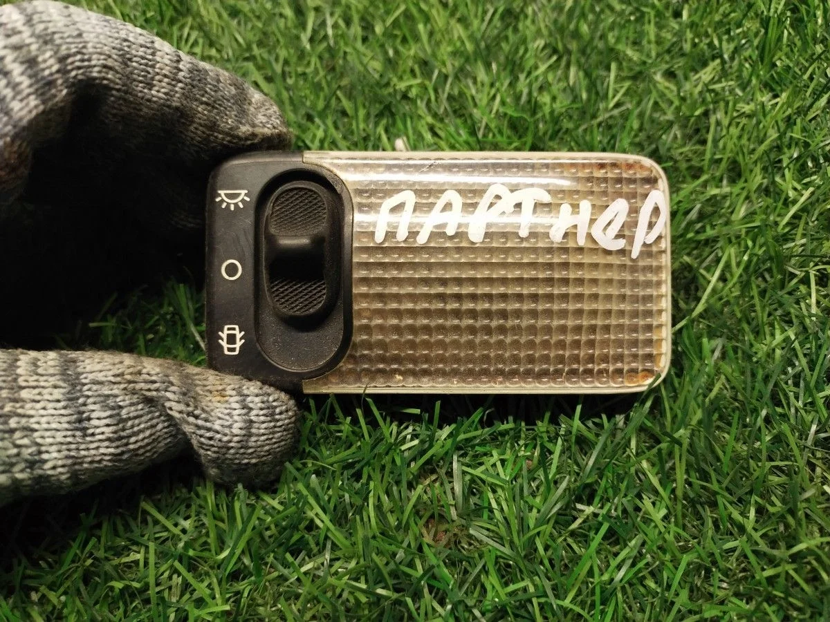 Плафон салонный Peugeot Partner I рестайлинг (2002—2012)