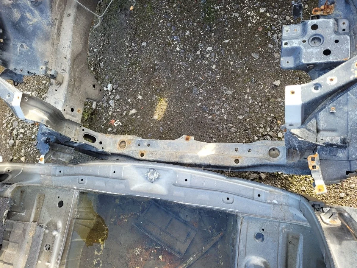 Нижняя балка рамки на Toyota Camry 30 2.4 2003г