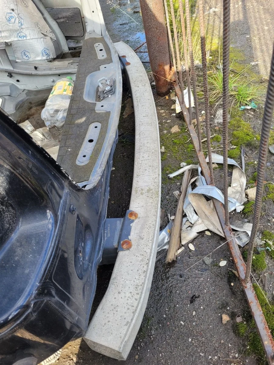 Усилитель заднего бампера на Mercedes ML W164