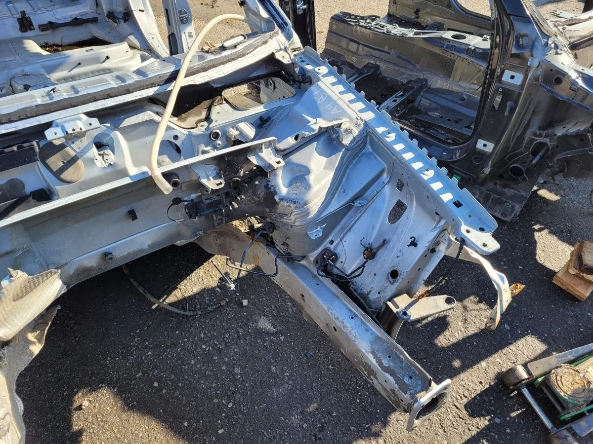 Лонжерон левый на Audi A4 B7