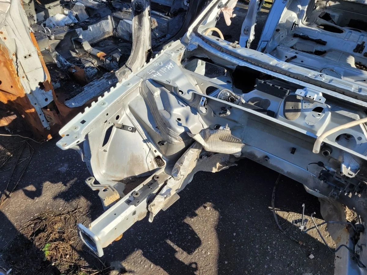 Лонжерон правый на Audi A4 B7