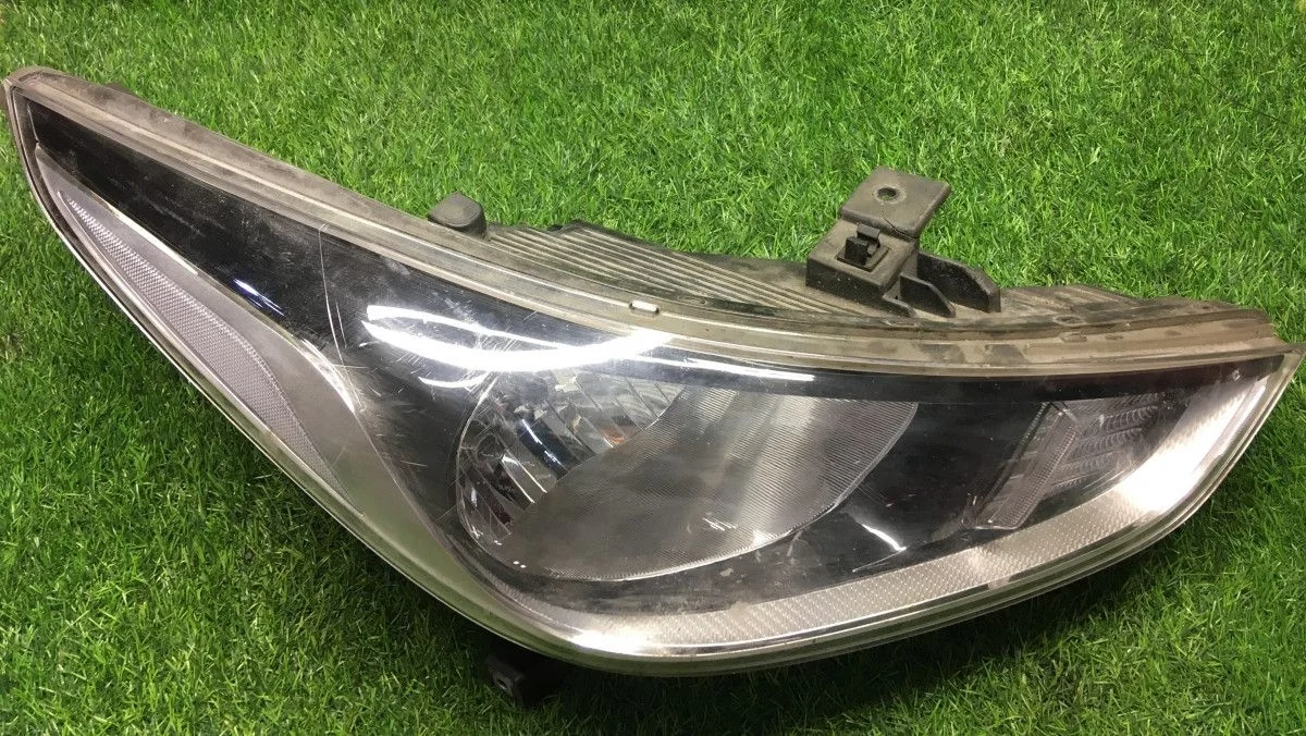 Фара правая Hyundai Solaris