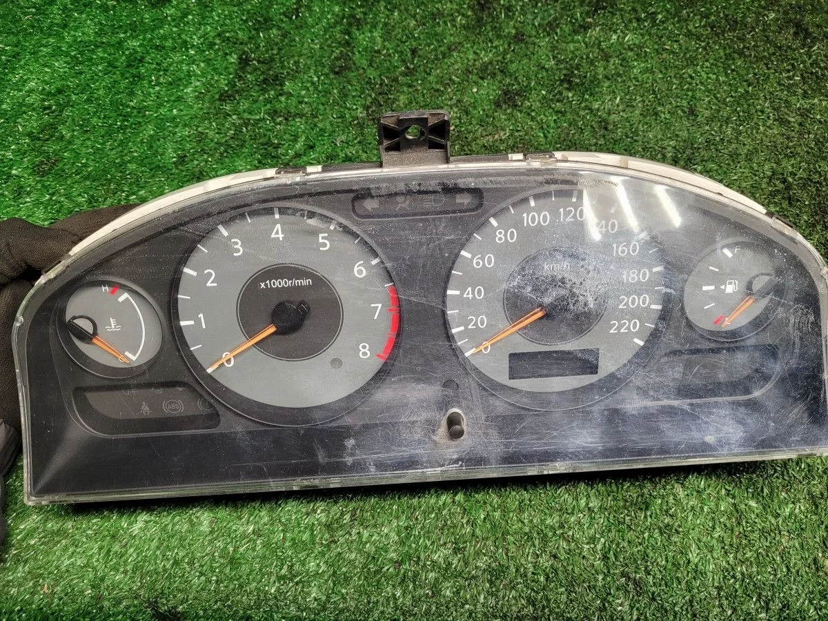 Панель приборов Nissan Almera Classic