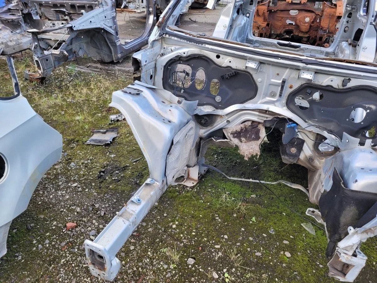 Лонжерон правый на VW Touareg 1