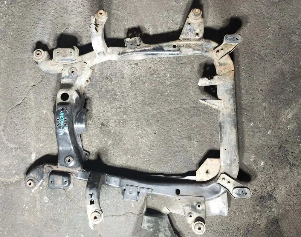 Передняя балка (подрамник) Opel Astra H