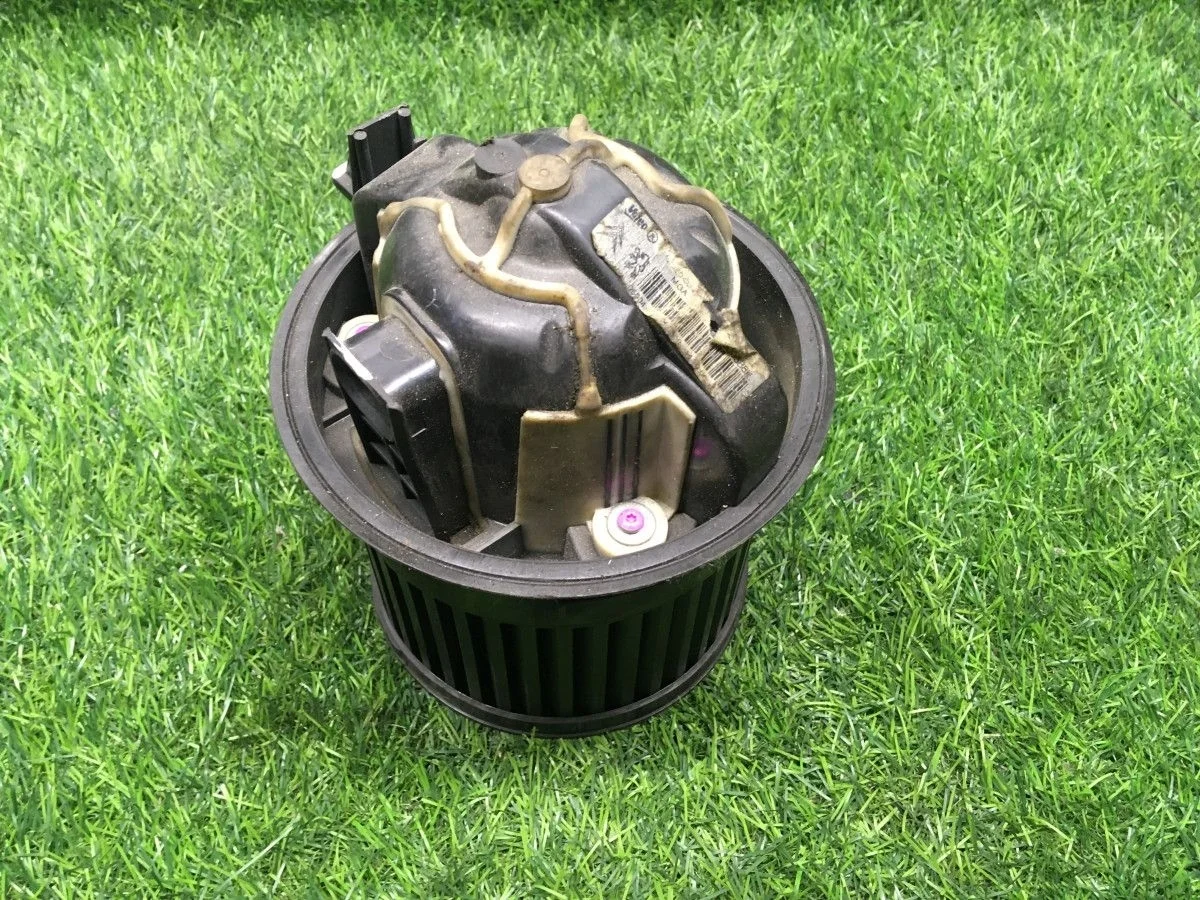 Пежо 308. Моторчик печки