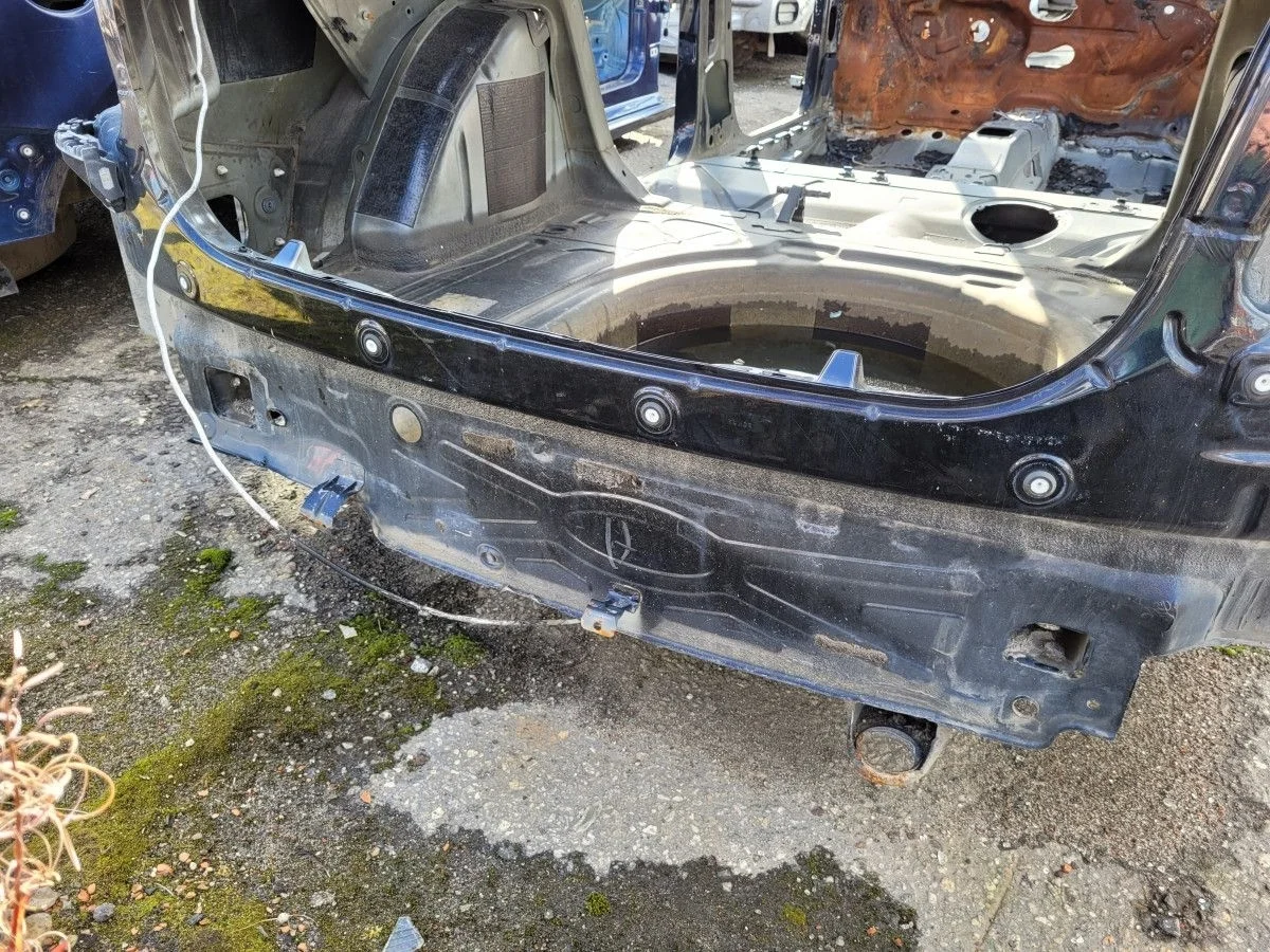 Панель задняя на VW Polo 5