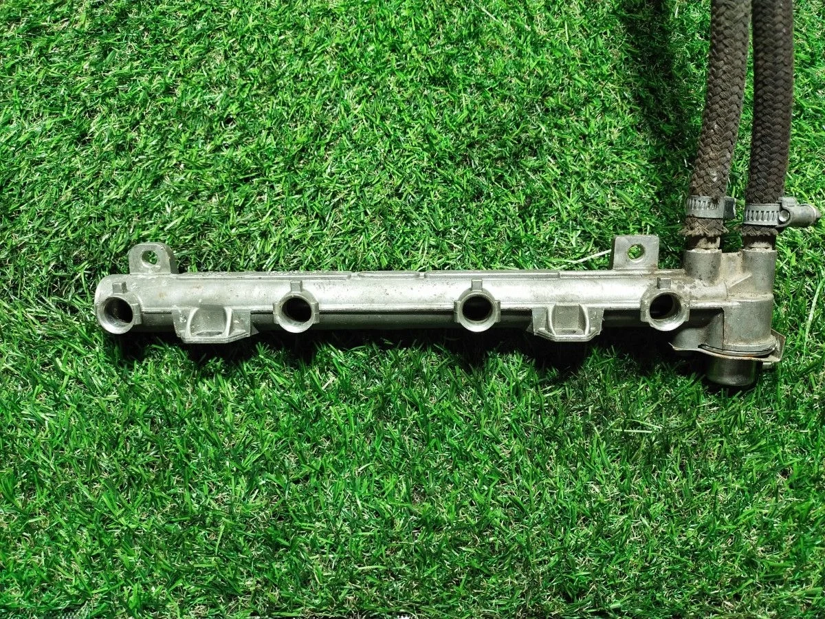 Рейка топливная (рампа) VW Golf IV