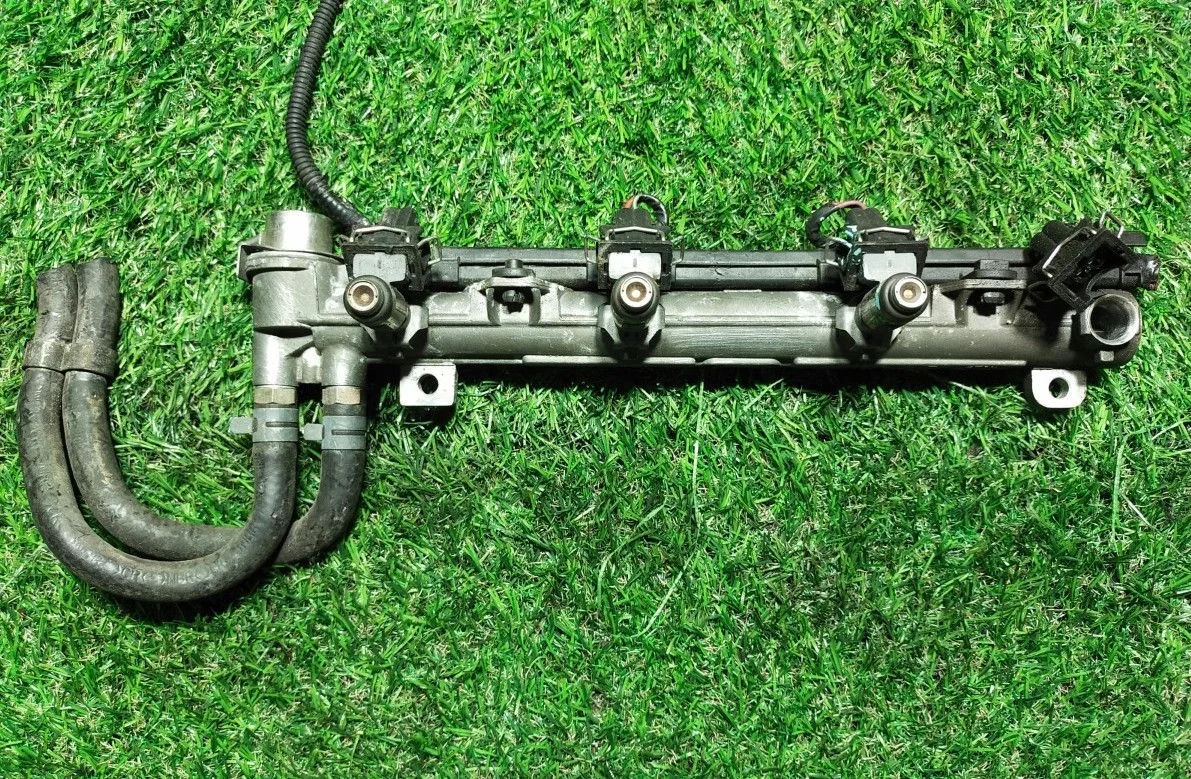 Рейка топливная (рампа) VW Golf IV