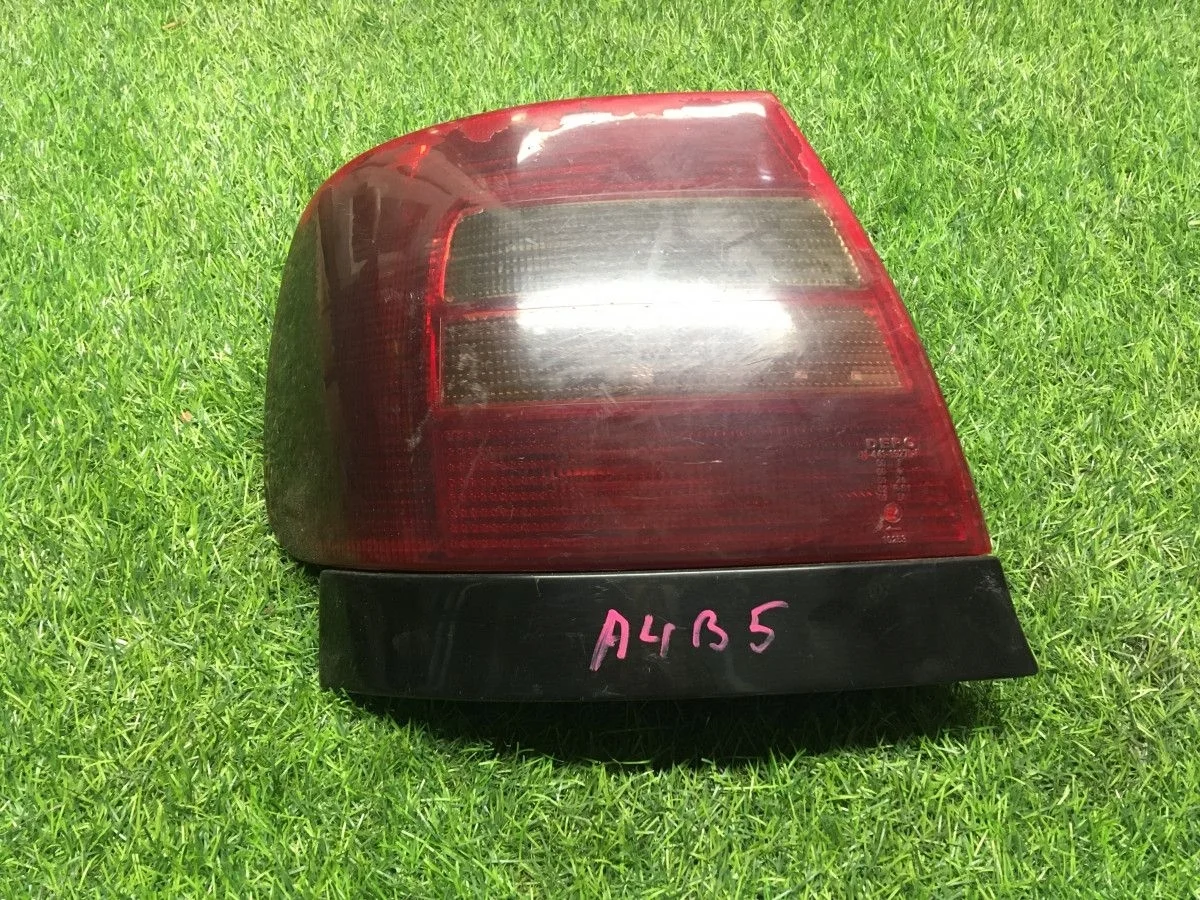 Фонарь задний левый Audi A4 B5