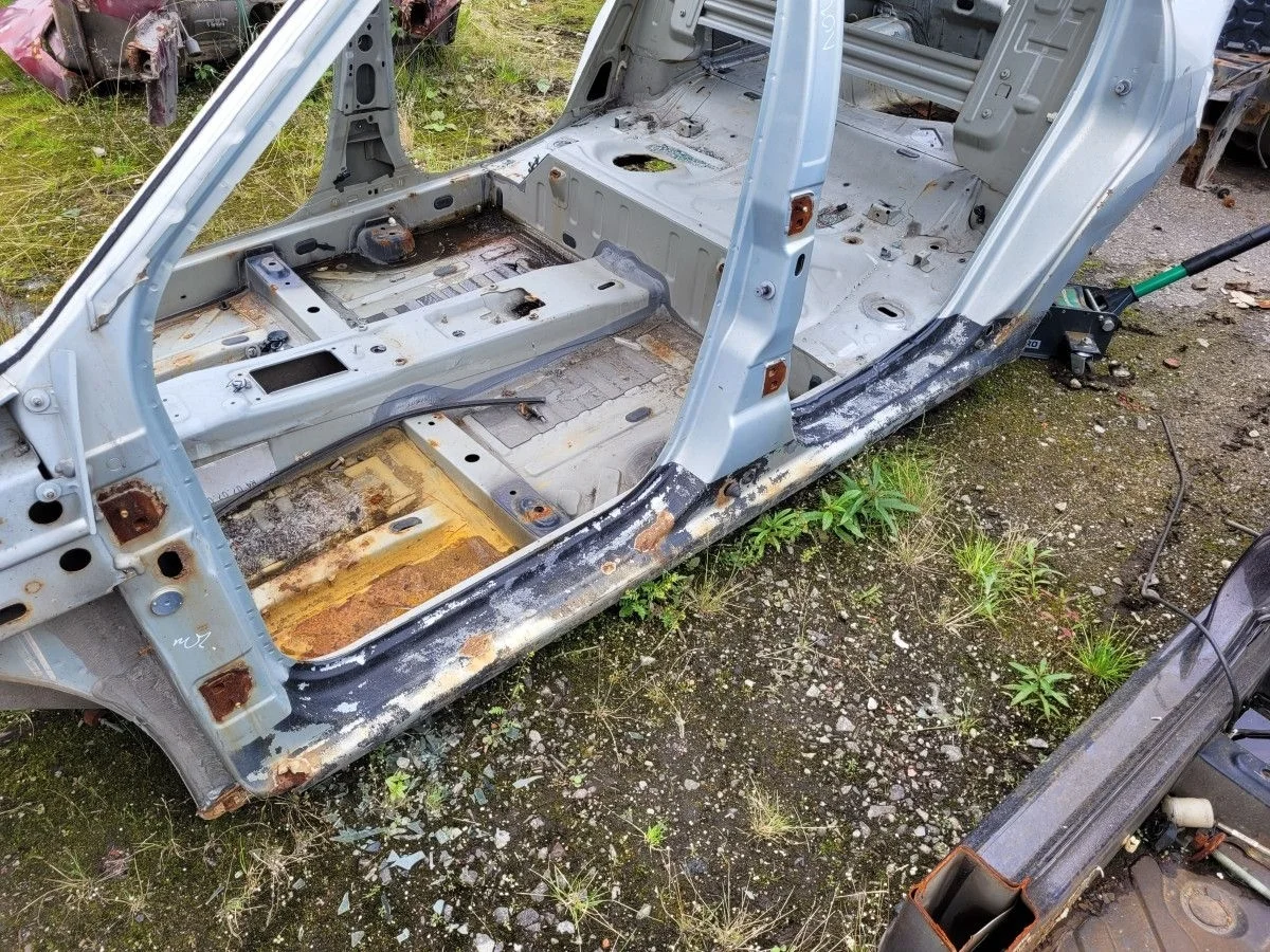 Порог левый на Renault Logan SR