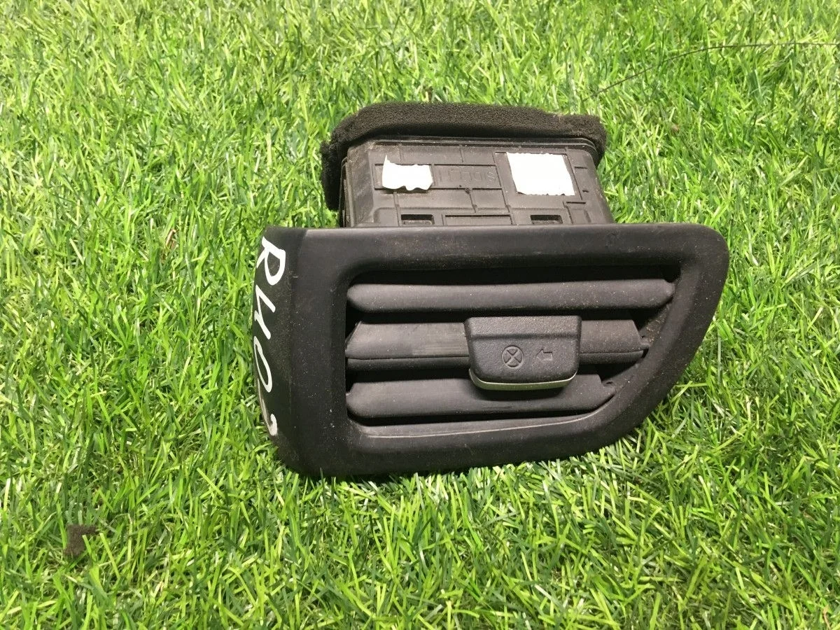 Дефлектор воздушный левый Kia Rio QB