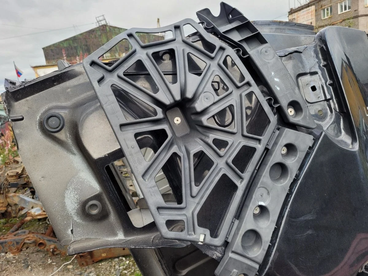 Кронштейн бампера правый Renault Scenic 3