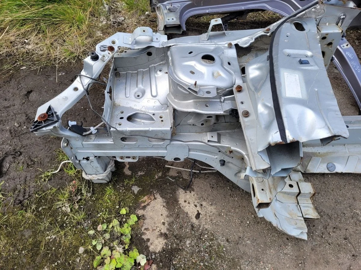 Лонжерон правый на Renault Fluence