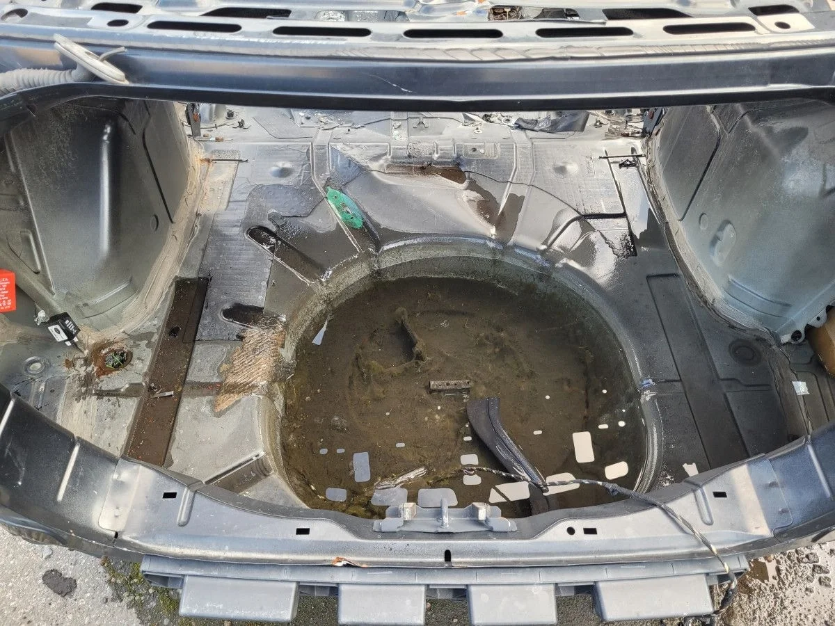 Ванна багажника на Ford Focus 2 седан