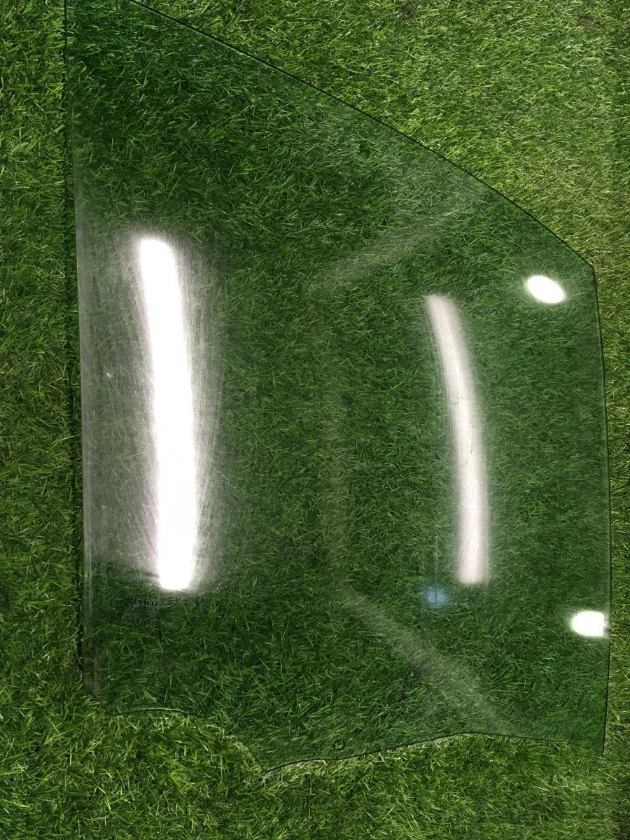 Стекло передней двери правое Renault Fluence