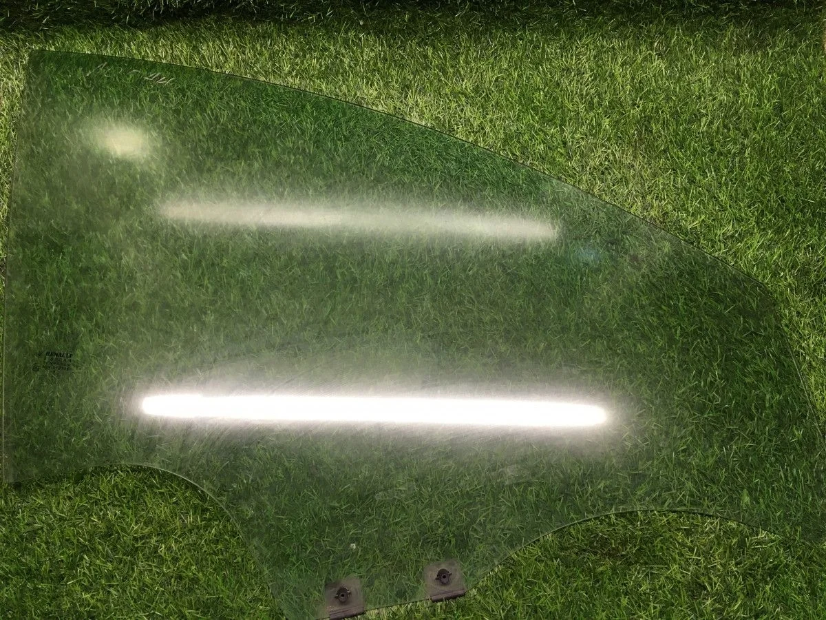 Стекло двери передней правой Renault Logan 2