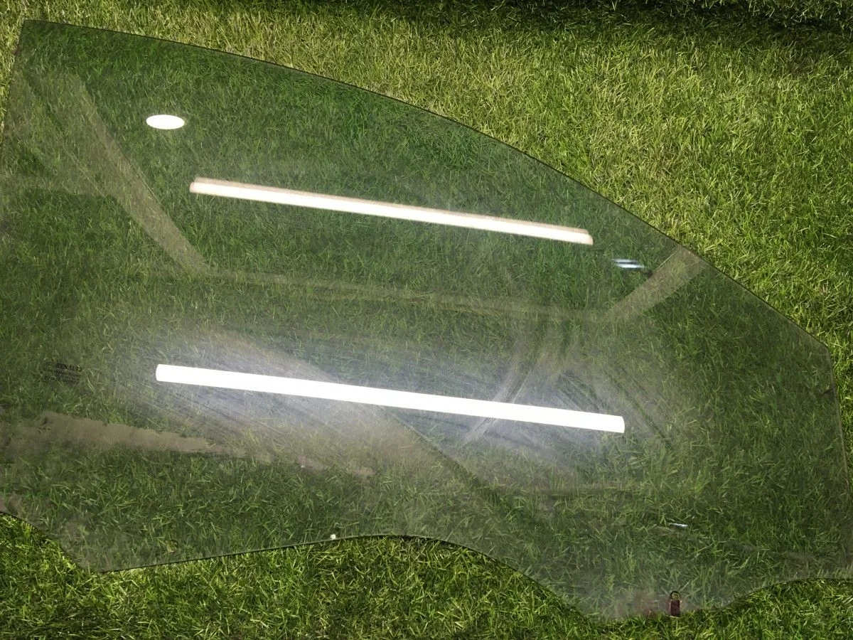 Стекло двери передней правой Renault Megane 2