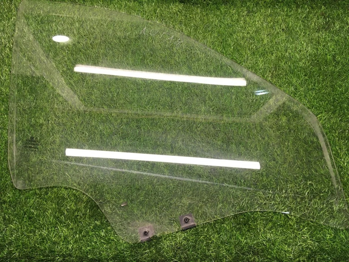 Стекло двери передней правой Logan/Largus