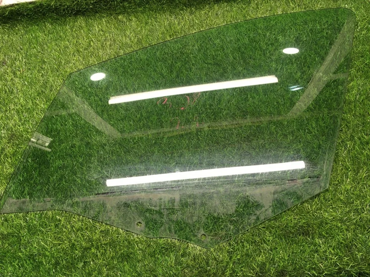 Стекло двери передней левой Peugeot 308