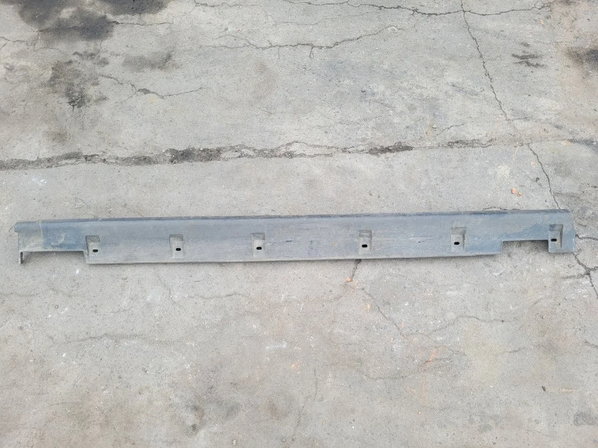 Накладка левого порога на Honda CR-V 2